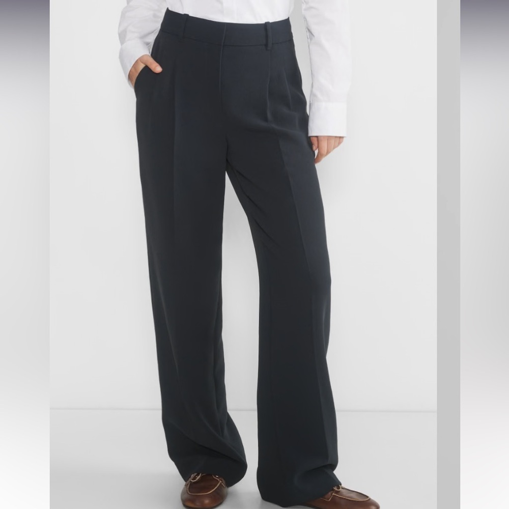 Aritzia Effortless Pant